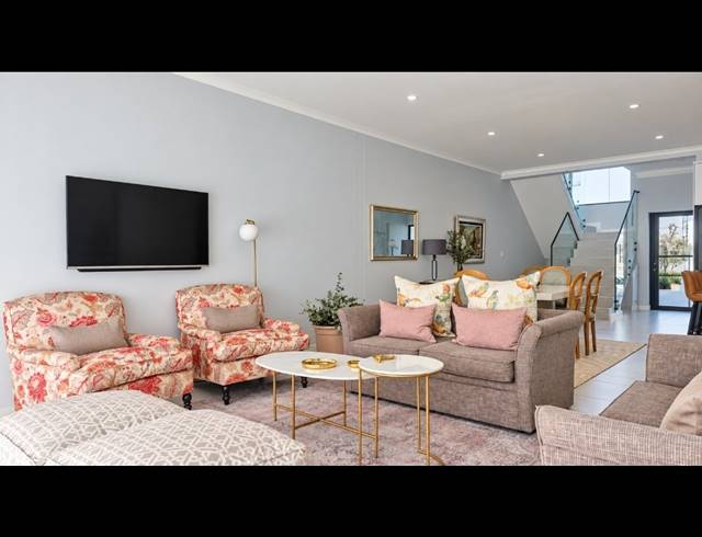 4 BEDROOM FREEHOLD FOR SALE IN SANDOWN ESTATE